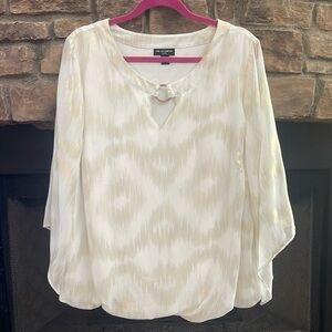 I. N. Studio white & gold blouse w/ keyhole neckline. Sleeves are sheer. Size 1X